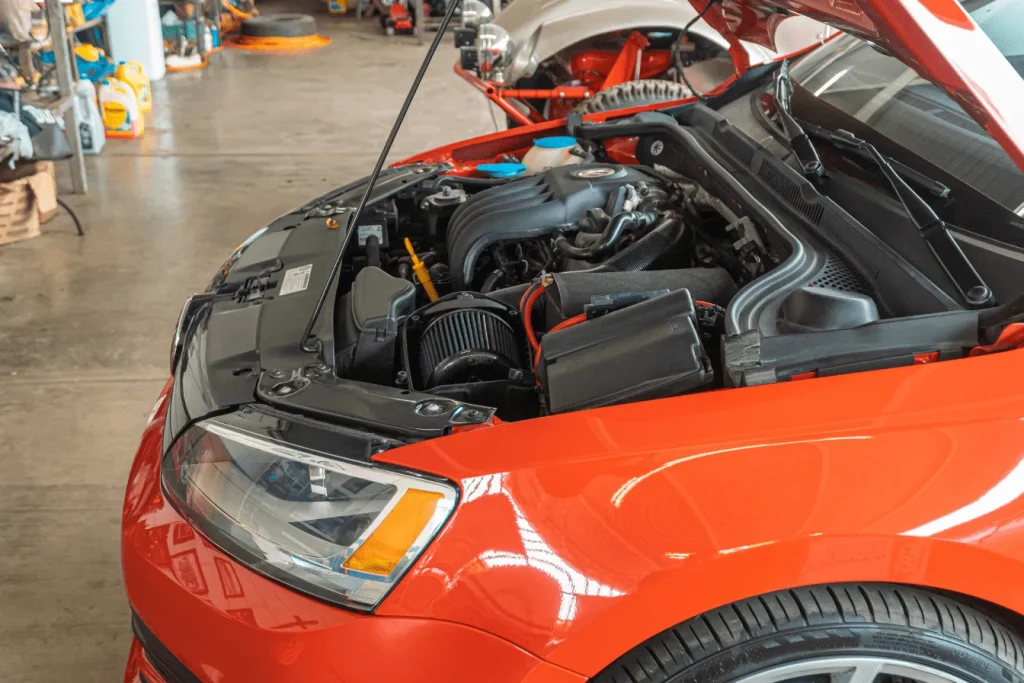  Un moteur 1.2 PureTech 130 d'une voiture 