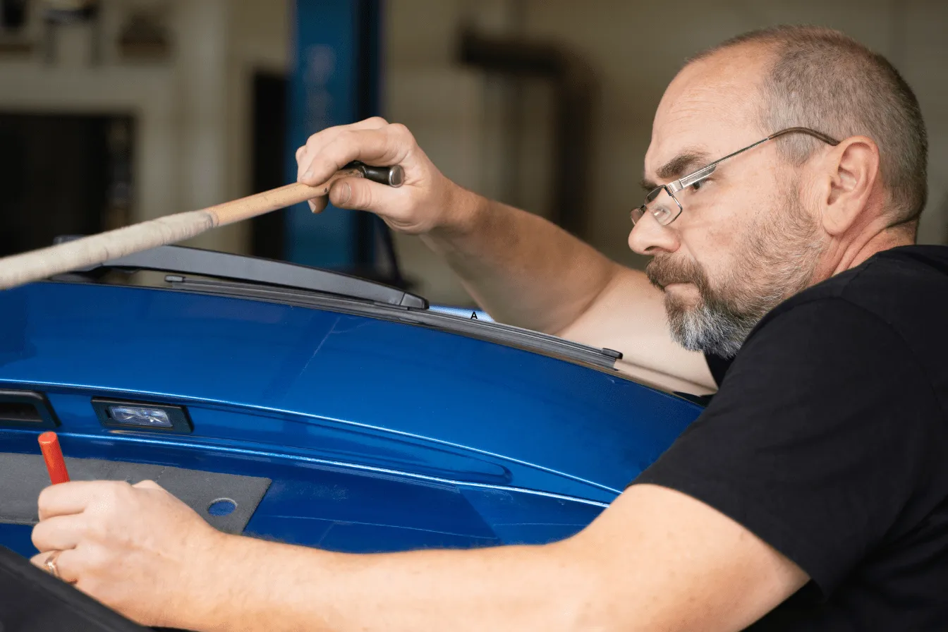 v1-min enlever autocollant voiture