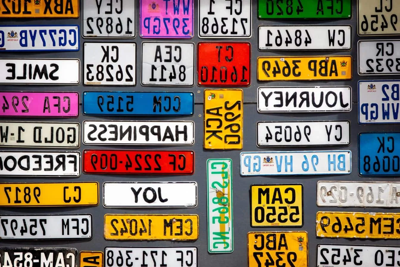 Différente plaque immatriculation