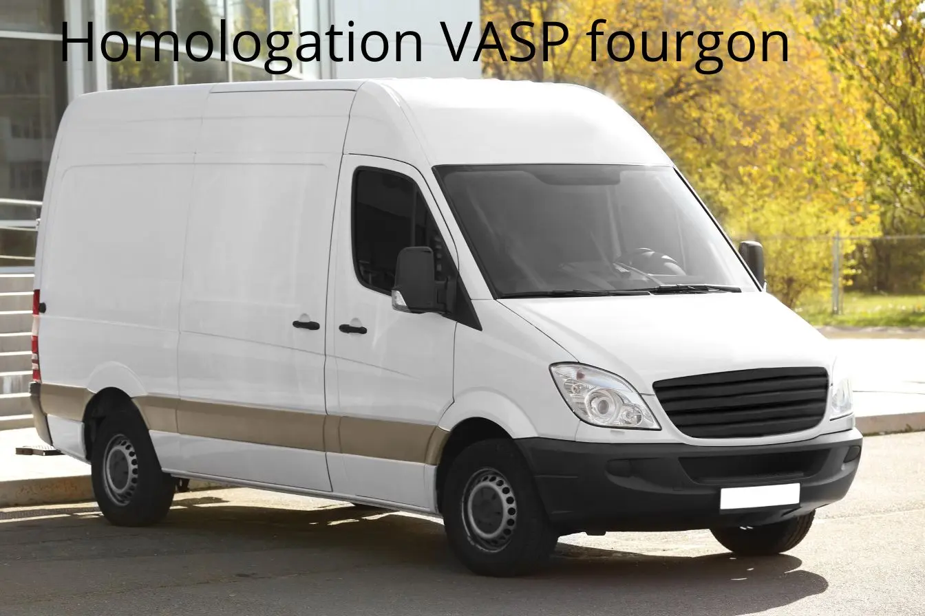 homologation VASP Fourgon blanc avec bande latérale marron garé près d’un bâtiment, image d’un véhicule en cours d’homologation VASP