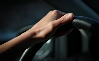 Bruit quand je braque le volant à fond : identifier et résoudre le problème