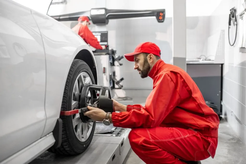 Réglage de l’alignement sur roue avant, image illustrant le contrôle du roulement dans une voiture