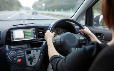 Affichage tête haute (HUD) voiture : fonctionnement et utilité